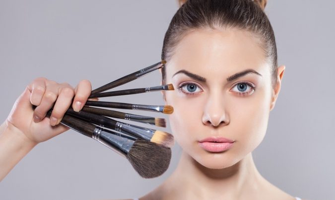 Top 10 Steps to Become a Celebrity Makeup Artist and Start Your Business | TopTeny.com