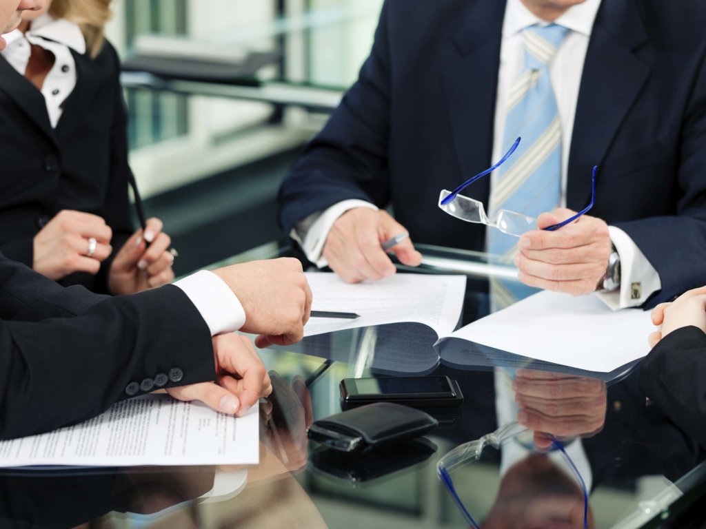 Find the best corporate lawyer for your business problems