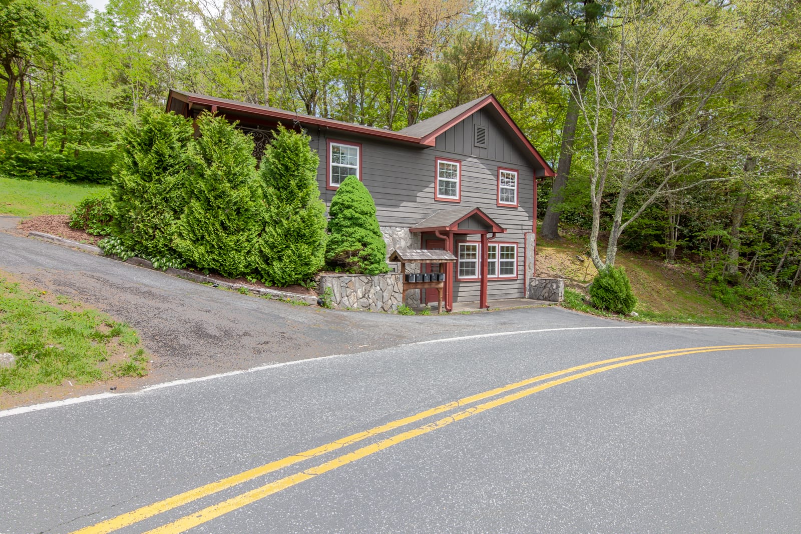 cabins near to roads