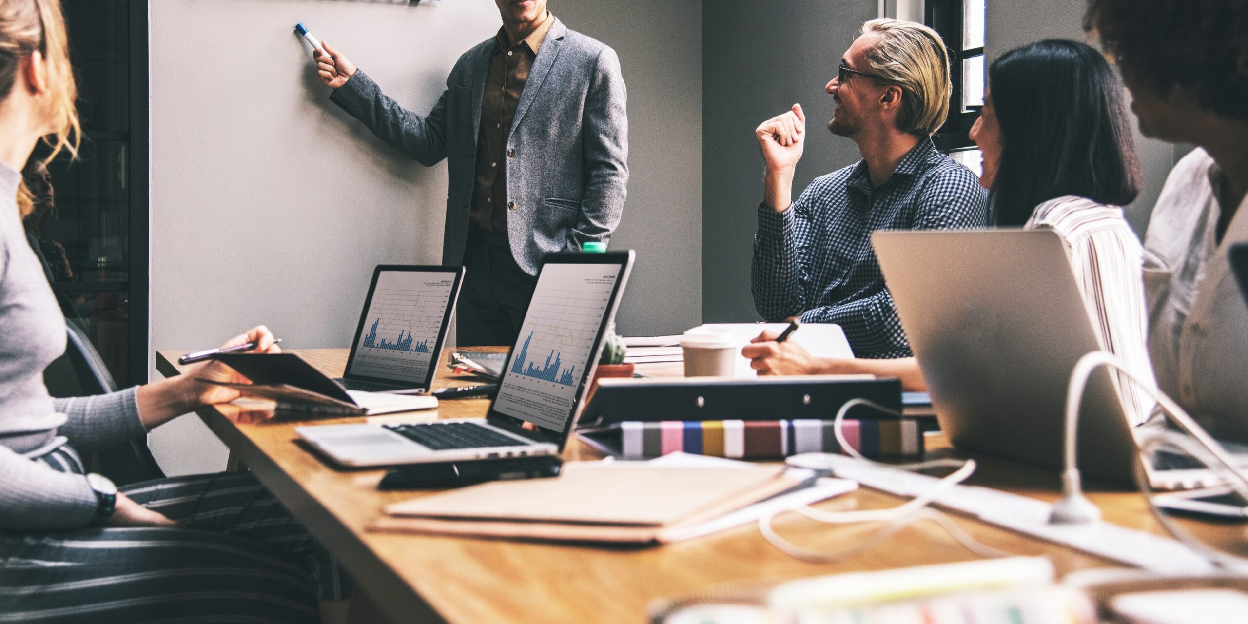 Define clear cross-team KPIS between sales and marketing