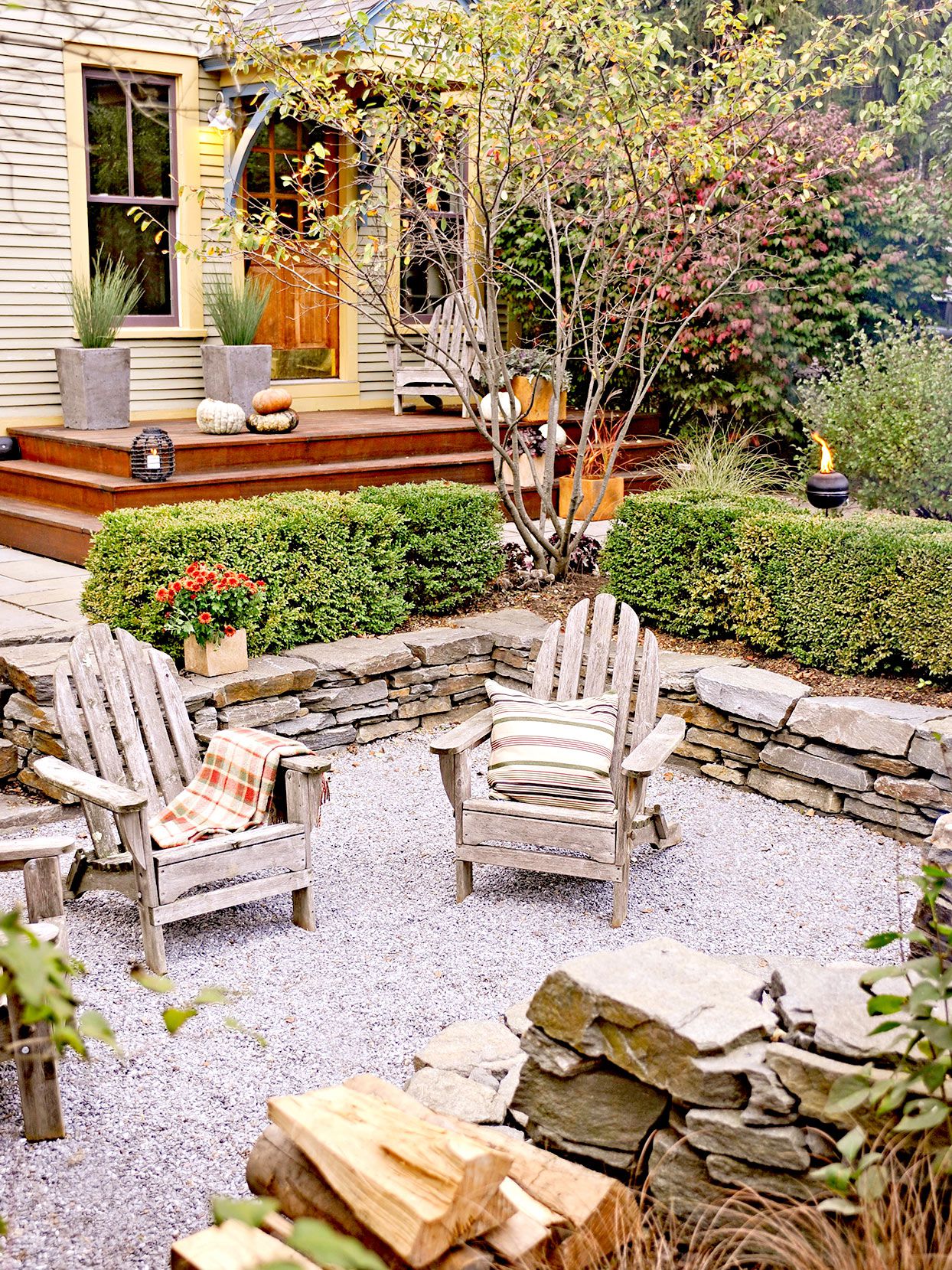 Low Retaining Walls for Compact Spaces